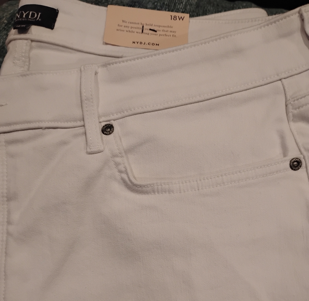 18w white denim capris NYDI brand